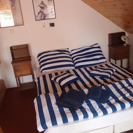 לינה וארוחת בוקר Orli Hnizdo At Chateau Novak Křivoklát