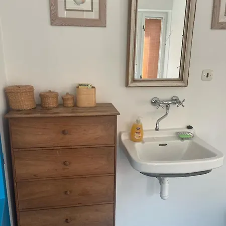 Orli Hnizdo At Chateau Novak