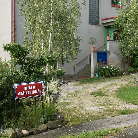 לינה וארוחת בוקר Orli Hnizdo At Chateau Novak Křivoklát