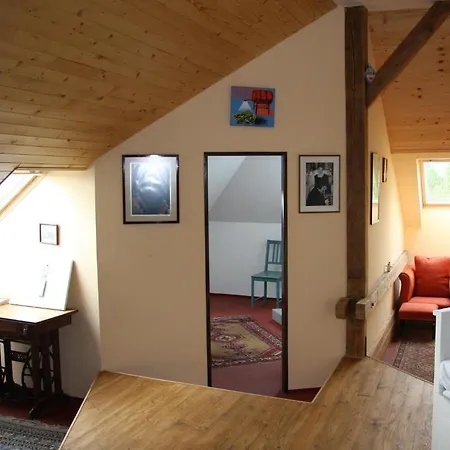 Orli Hnizdo At Chateau Novak *