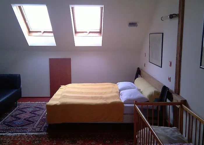 Orli Hnizdo At Chateau Novak * Křivoklát