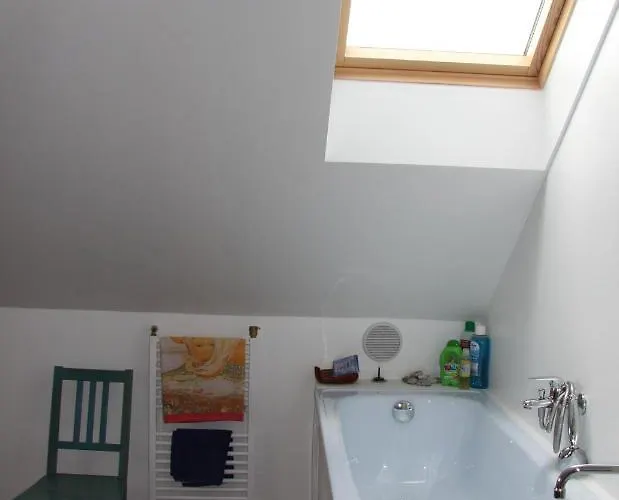 Orli Hnizdo At Chateau Novak *