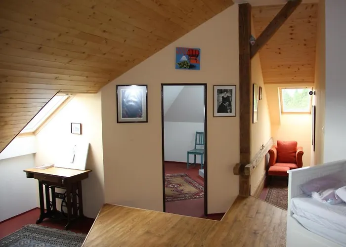 Orli Hnizdo At Chateau Novak *